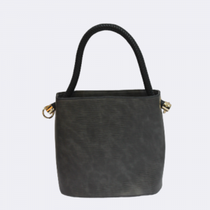 Bolso rígido con asa trenzada
