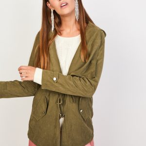Trench con solapa amplia