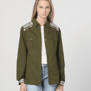 Sobrecamisa bordada con abalorios