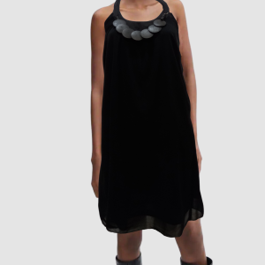 Vestido atado al cuello