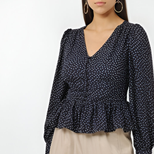 Blusa estampada con cintura ajustada