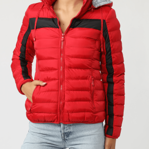 Chaqueta guateada con capucha