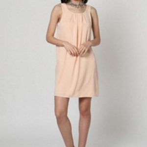 Vestido con collar