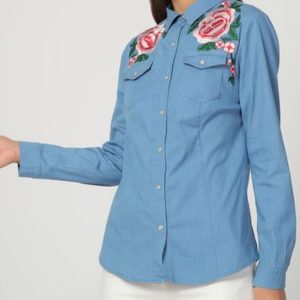Camisa vaquera bordada