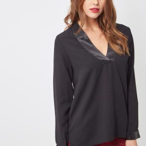 Blusa con escote en V
