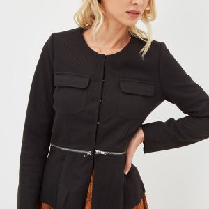 Chaqueta con textura y detalle de cremallera