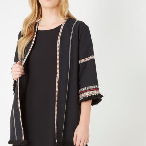 Chaqueta bordada con abalorios