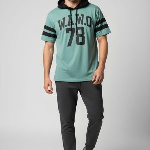 Camiseta con capucha